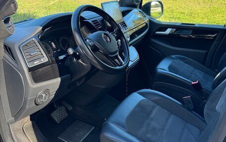 Volkswagen Multivan T6 рестайлинг, 2016 год, 5 000 000 рублей, 10 фотография