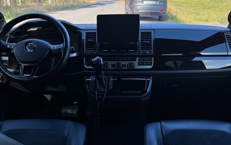 Volkswagen Multivan T6 рестайлинг, 2016 год, 5 000 000 рублей, 17 фотография