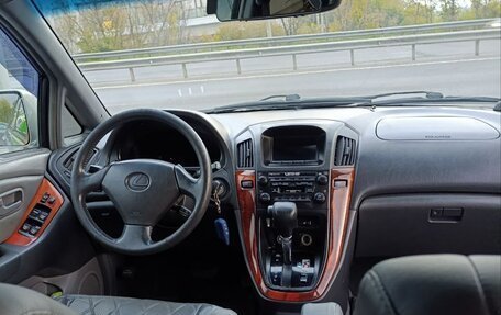 Lexus RX IV рестайлинг, 2000 год, 800 000 рублей, 11 фотография