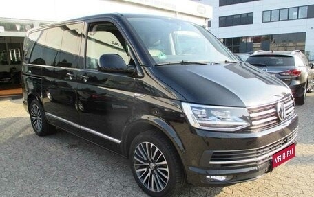 Volkswagen Multivan T6 рестайлинг, 2017 год, 3 200 000 рублей, 1 фотография