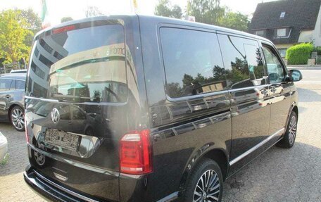 Volkswagen Multivan T6 рестайлинг, 2017 год, 3 200 000 рублей, 4 фотография