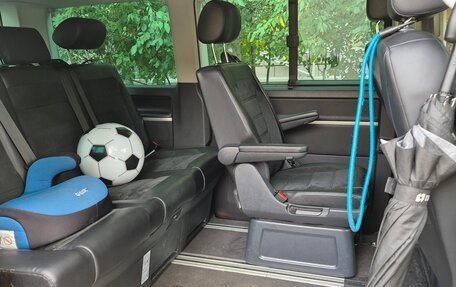 Volkswagen Multivan T6 рестайлинг, 2017 год, 3 200 000 рублей, 8 фотография