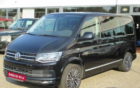 Volkswagen Multivan T6 рестайлинг, 2017 год, 3 200 000 рублей, 2 фотография