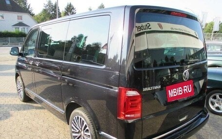 Volkswagen Multivan T6 рестайлинг, 2017 год, 3 200 000 рублей, 3 фотография