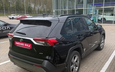Toyota RAV4, 2020 год, 2 650 000 рублей, 4 фотография