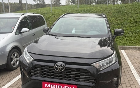 Toyota RAV4, 2020 год, 2 650 000 рублей, 2 фотография