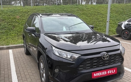 Toyota RAV4, 2020 год, 2 650 000 рублей, 3 фотография