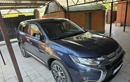 Mitsubishi Outlander III рестайлинг 3, 2018 год, 1 350 000 рублей, 3 фотография