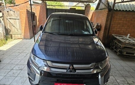 Mitsubishi Outlander III рестайлинг 3, 2018 год, 1 350 000 рублей, 2 фотография