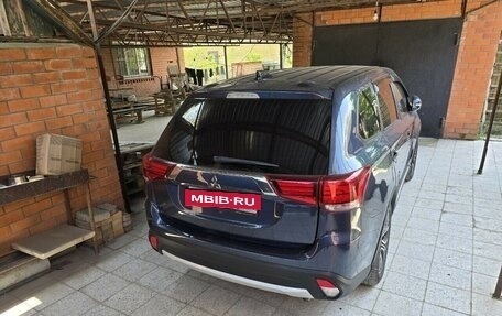 Mitsubishi Outlander III рестайлинг 3, 2018 год, 1 350 000 рублей, 4 фотография