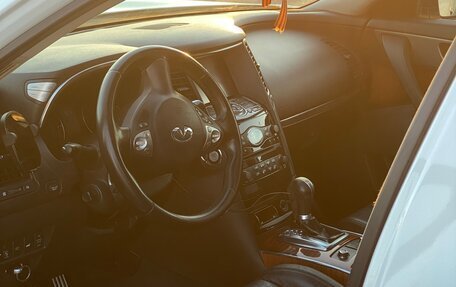 Infiniti QX70, 2014 год, 2 500 000 рублей, 7 фотография