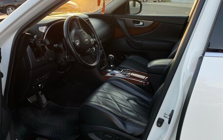 Infiniti QX70, 2014 год, 2 500 000 рублей, 9 фотография