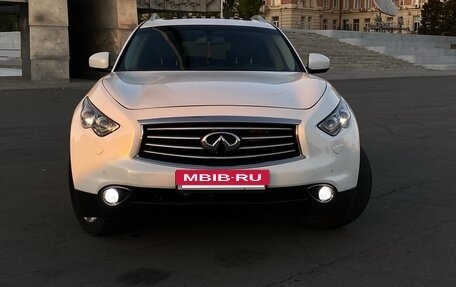 Infiniti QX70, 2014 год, 2 500 000 рублей, 3 фотография