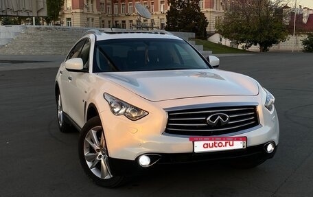 Infiniti QX70, 2014 год, 2 500 000 рублей, 2 фотография
