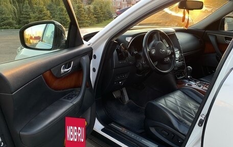 Infiniti QX70, 2014 год, 2 500 000 рублей, 11 фотография