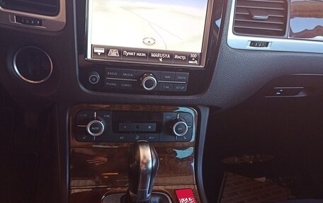 Volkswagen Touareg III, 2012 год, 2 990 000 рублей, 21 фотография