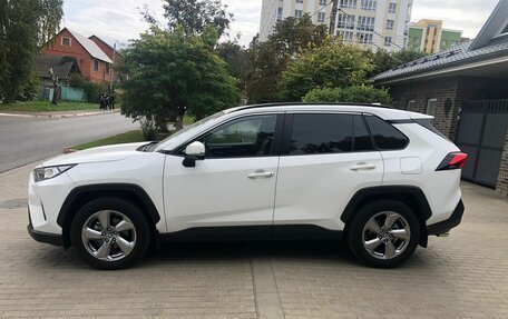 Toyota RAV4, 2020 год, 4 200 000 рублей, 2 фотография