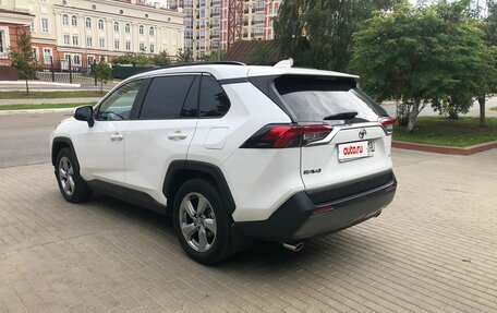 Toyota RAV4, 2020 год, 4 200 000 рублей, 4 фотография