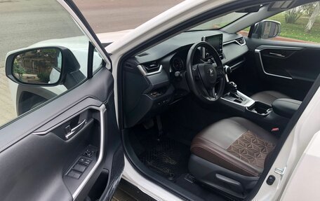Toyota RAV4, 2020 год, 4 200 000 рублей, 11 фотография