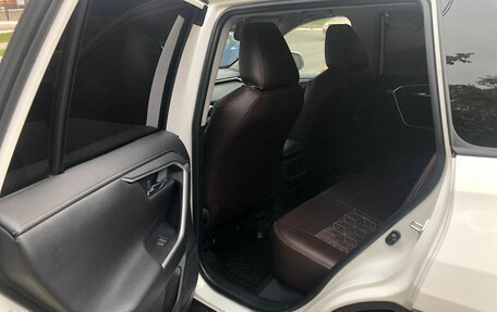 Toyota RAV4, 2020 год, 4 200 000 рублей, 10 фотография