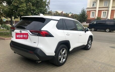 Toyota RAV4, 2020 год, 4 200 000 рублей, 6 фотография