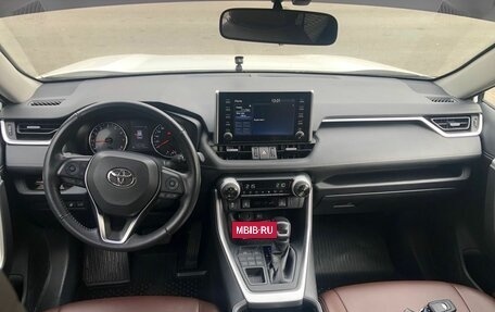 Toyota RAV4, 2020 год, 4 200 000 рублей, 14 фотография
