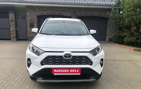 Toyota RAV4, 2020 год, 4 200 000 рублей, 7 фотография