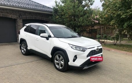 Toyota RAV4, 2020 год, 4 200 000 рублей, 9 фотография