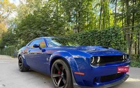 Dodge Challenger III рестайлинг 2, 2022 год, 4 500 000 рублей, 1 фотография