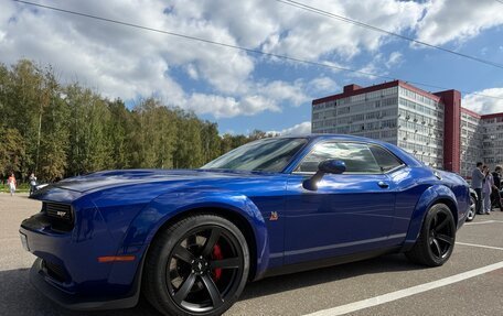 Dodge Challenger III рестайлинг 2, 2022 год, 4 500 000 рублей, 4 фотография