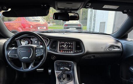 Dodge Challenger III рестайлинг 2, 2022 год, 4 500 000 рублей, 26 фотография