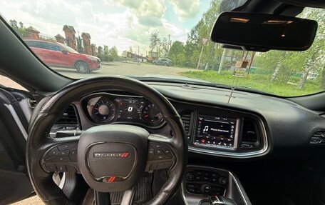 Dodge Challenger III рестайлинг 2, 2017 год, 3 200 000 рублей, 2 фотография