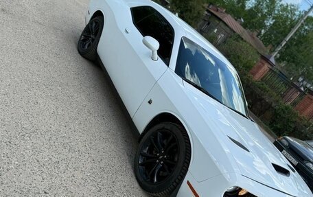 Dodge Challenger III рестайлинг 2, 2017 год, 3 200 000 рублей, 10 фотография