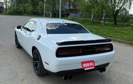 Dodge Challenger III рестайлинг 2, 2017 год, 3 200 000 рублей, 7 фотография