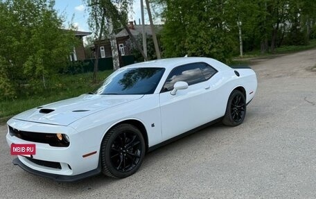 Dodge Challenger III рестайлинг 2, 2017 год, 3 200 000 рублей, 9 фотография