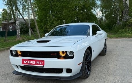 Dodge Challenger III рестайлинг 2, 2017 год, 3 200 000 рублей, 13 фотография