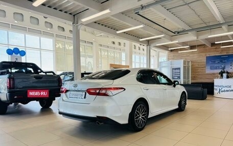Toyota Camry, 2018 год, 3 199 900 рублей, 6 фотография