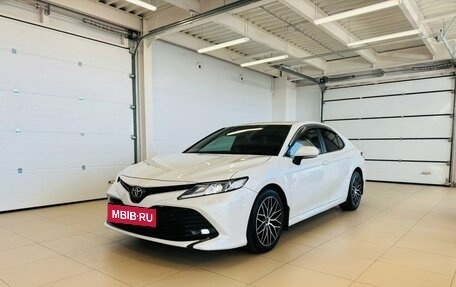 Toyota Camry, 2018 год, 3 199 900 рублей, 2 фотография