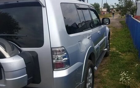 Mitsubishi Pajero IV, 2010 год, 2 200 000 рублей, 3 фотография