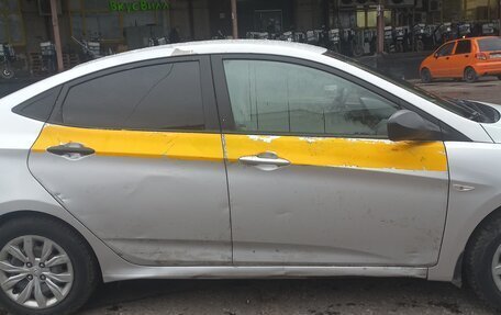 Hyundai Solaris II рестайлинг, 2016 год, 445 000 рублей, 3 фотография