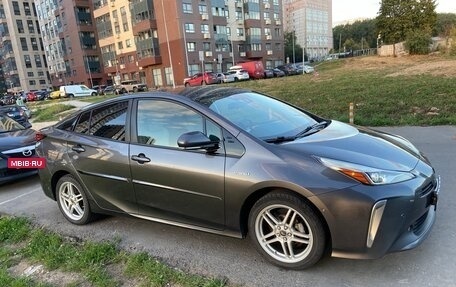 Toyota Prius IV XW50, 2019 год, 2 199 000 рублей, 2 фотография