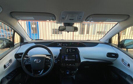 Toyota Prius IV XW50, 2019 год, 2 199 000 рублей, 9 фотография