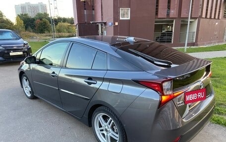 Toyota Prius IV XW50, 2019 год, 2 199 000 рублей, 5 фотография
