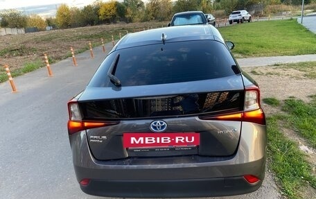 Toyota Prius IV XW50, 2019 год, 2 199 000 рублей, 4 фотография