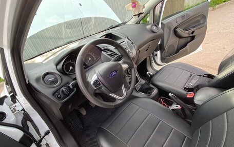 Ford Fiesta, 2015 год, 900 000 рублей, 11 фотография