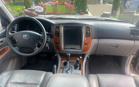 Toyota Land Cruiser 100 рестайлинг 2, 2004 год, 2 370 000 рублей, 11 фотография