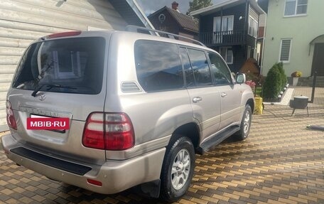 Toyota Land Cruiser 100 рестайлинг 2, 2004 год, 2 370 000 рублей, 6 фотография