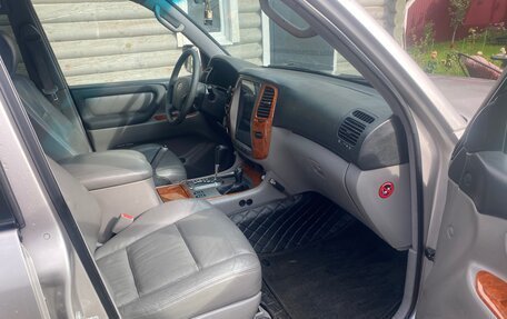Toyota Land Cruiser 100 рестайлинг 2, 2004 год, 2 370 000 рублей, 13 фотография