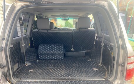 Toyota Land Cruiser 100 рестайлинг 2, 2004 год, 2 370 000 рублей, 14 фотография