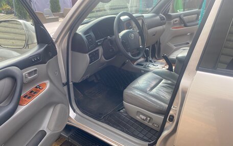 Toyota Land Cruiser 100 рестайлинг 2, 2004 год, 2 370 000 рублей, 10 фотография